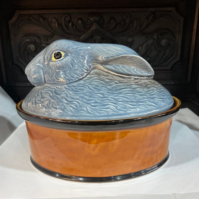 French Country 1980s Secla French Country Portuguese Majolica Rabbit Casserole Dish For Sale - Image 3 of 6