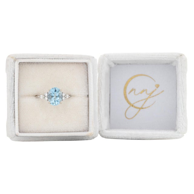 Modern 2.3Ct Aquamarine Ring With Natural Diamonds Accents: Solid 14k Gold, Size 6.75 For Sale - Image 3 of 7