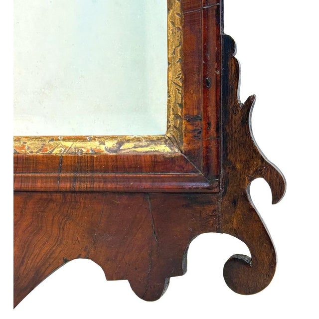 George II Walnut and Gilt Wall Mirror, 1730s For Sale - Image 6 of 11