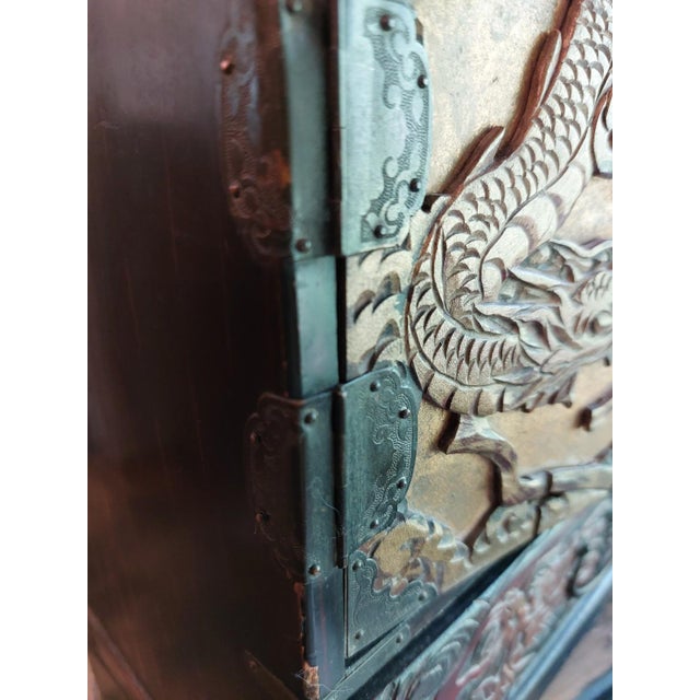 Antique 1880s Chinese Dragon Lacquer Gilt Jewelry Chest Cabinet Qing Dynasty For Sale - Image 11 of 18