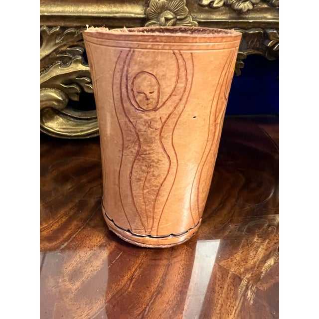 This petite pencil holder is perfect for adding that vintage vibe to any study or library with its leather and designs.