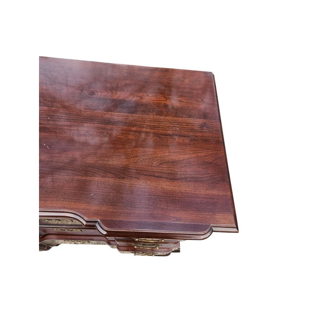 1980s Ethan Allen Georgian Bachelors Chest Dresser Block Front Chippendale Cherry For Sale - Image 14 of 17