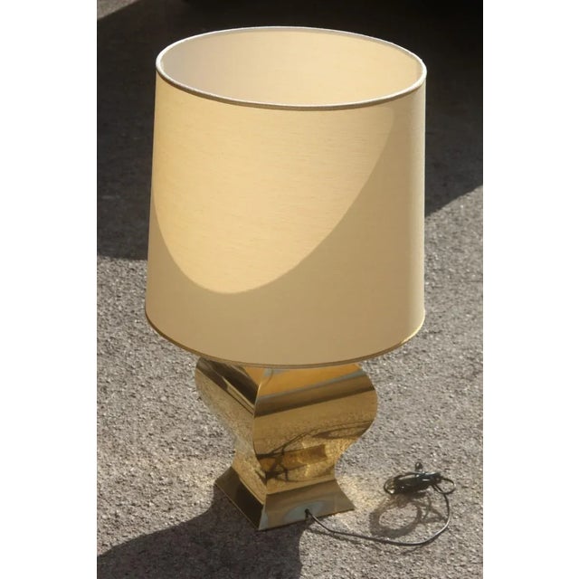 French table lamp in domed brass dome shantung 1970s gold color. European Plug (up to 250V).The wiring of this item may be...