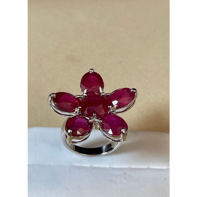 15 Carat Treated Ruby Big Flower Cocktail Ring in 18 Karat White Gold For Sale In New York - Image 6 of 18