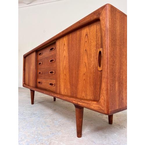 This sideboard by H.P. Hansen is an absolute gem of Danish furniture craftsmanship, embodying the artisanal perfection of...