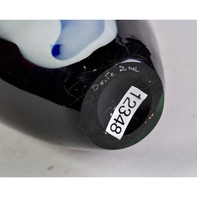 Signed 1990s D’Este & Zane Art Glass Vase in Dark Aubergine With Blue + White Spots For Sale - Image 9 of 9