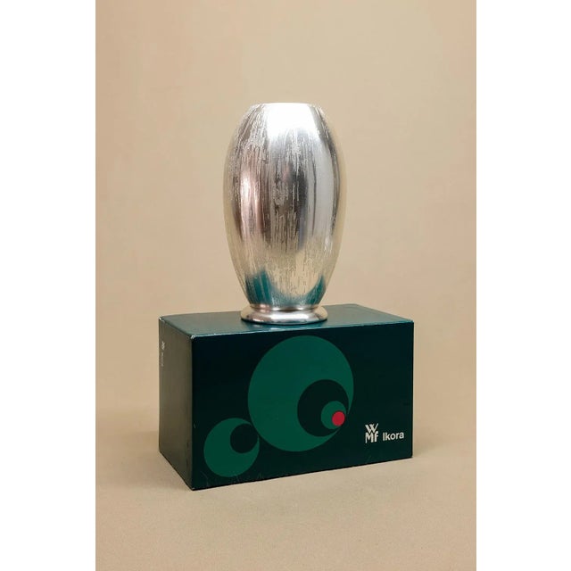 The vase has a diameter of 7.6 cm at the base and 5.5 cm at the opening. The vase is in perfect condition and comes in its...