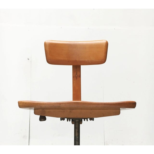 Office swivel chair from Sedus. A sturdy office chair with a wooden base. The base is a heavy duty, 4-legged frame that is...