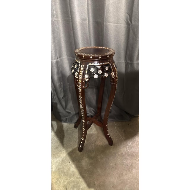 Chinese Rosewood Plant Stand with Mother-of-Pearl Floral Detail Elegant and finely crafted, this Chinese rosewood plant...
