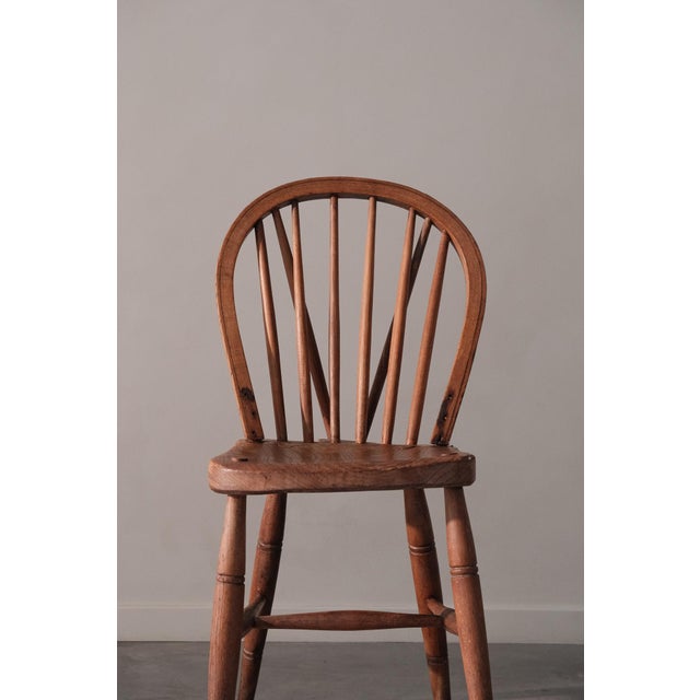 Antique English Windsor Dining Chair, 1890s, in Good conditions. Designed 1890 to 1919