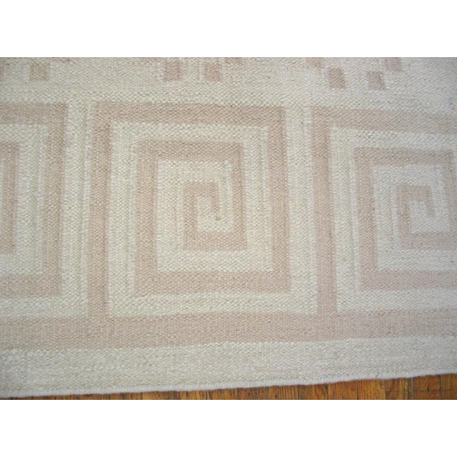 1960s White Diamond Modern Vintage Indian Dhurrie Rug 13' 5"x28' Cotton Carpet For Sale - Image 4 of 6