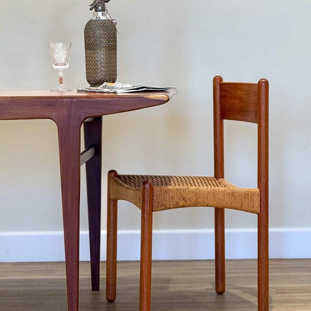 Mid-Century Modern Dining Table For Sale - Image 6 of 15
