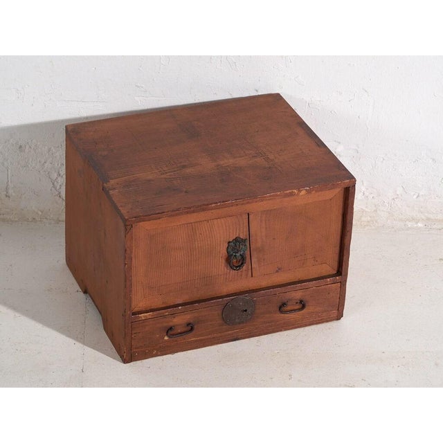 Antique Japanese cedar kodansu with compartments and bottom drawer, Early Taishō-Showa (c.1890) Dimensions: Length: 42 cm...