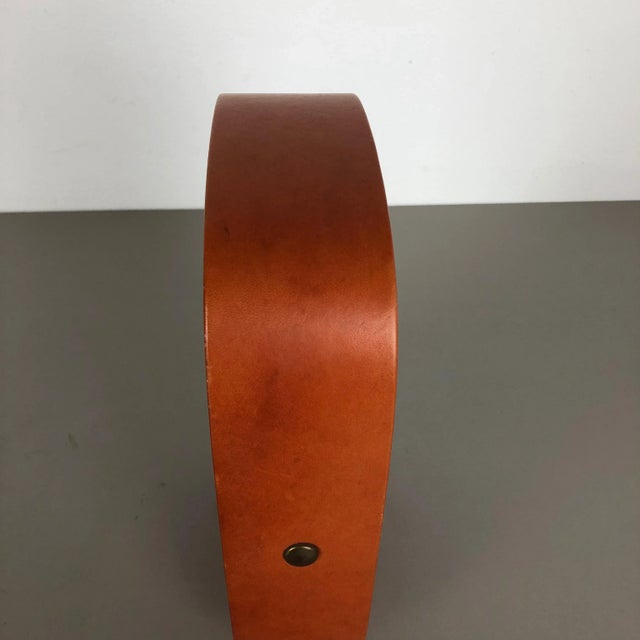 Brown Modernist German Leather Table Mirror attributed to Vereinigte Werkstätten, 1960s For Sale - Image 8 of 18