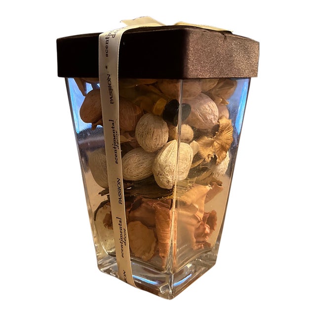 Vintage Lord & Taylor Potpourri Springtime Blend in Glass Vase For Sale