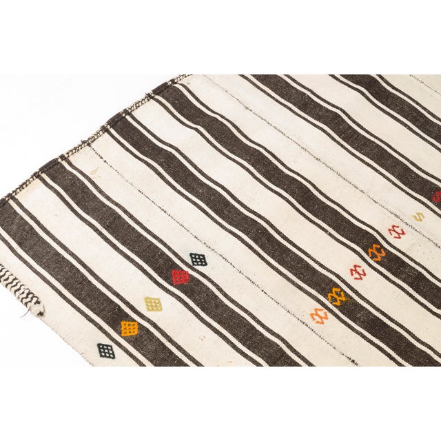 1960s Vintage Handwoven Kilim Rug For Sale - Image 5 of 10