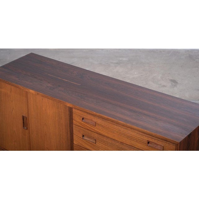 Rosewood Display Cabinet attributed to Poul Hundevad, Denmark, 1960s For Sale - Image 11 of 12