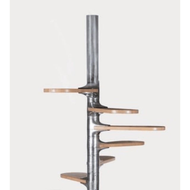 Thirteen-step spiral staircase, made of aluminum and wood. Height: approximately 2.80 m. Step: 35 cm wide · 80 cm long ·...