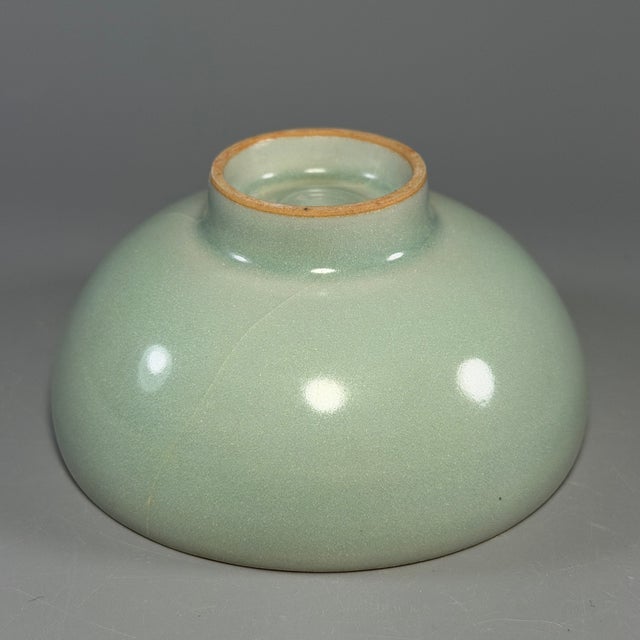 15th Century & Earlier China Vintage‑Style Light Green Crackle‑Glaze Celadon Tea Bowl For Sale - Image 5 of 6