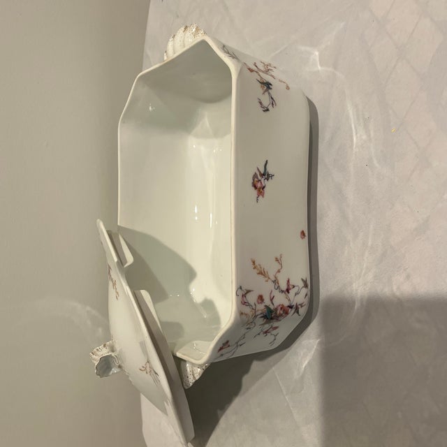 Haviland & Co. 1900s Soup Tureen with Haviland pattern H1252 For Sale - Image 4 of 4