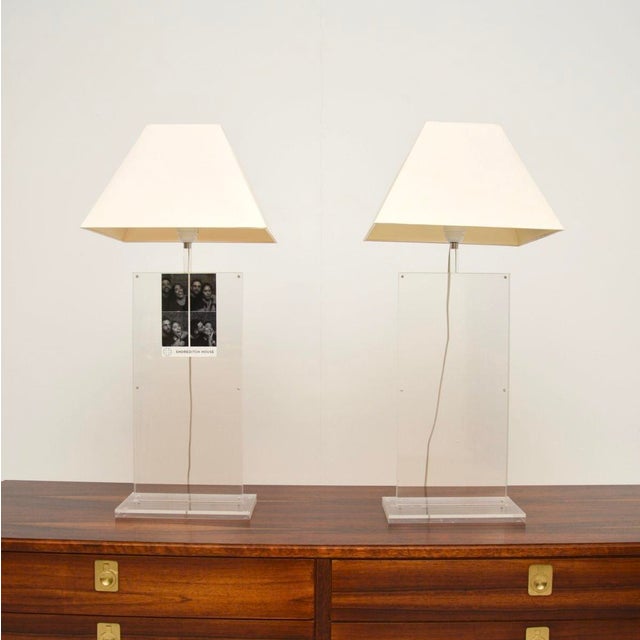 Vintage French Acrylic Table Lamps, 1970, Set of 2 For Sale - Image 4 of 11