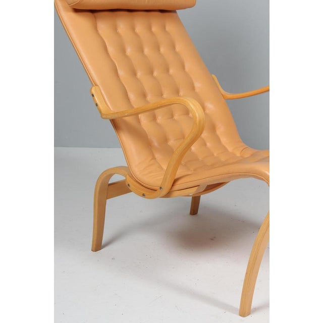Wood Set of Pernilla 2 Lounge Chair and Ottoman in Leather by Bruno Mathsson for Dux, 1980s For Sale - Image 7 of 11