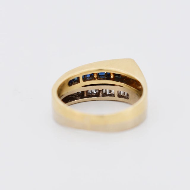 1980s White and Yellow Gold Ring with Sapphires and Diamonds, Size 6 For Sale - Image 5 of 5