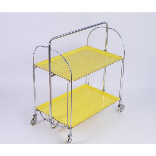 Mid-Century Modern Vintage Yellow Foldable Bar Cart in Chrome Metal, 1960s For Sale - Image 3 of 10