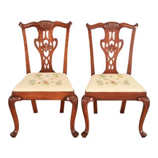 Baker Furniture Style Georgian Carved Mahogany Side Chairs or Dining Chairs, Pair For Sale