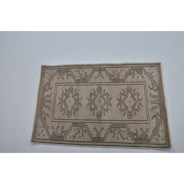 Turkish 1950s Oushak Handknotted Floral Rug For Sale - Image 3 of 10