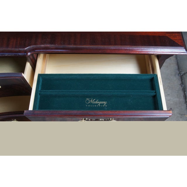 Late 20th Century Thomasville Flame Mahogany Bow Front Dresser W Trifold Mirror & Jewelry Case For Sale - Image 11 of 18