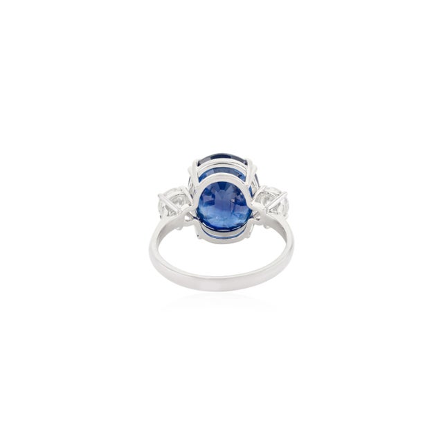 Metal 8.55 Carat Blue Sapphire and Diamond Three Stone 18k Gold Ring Size 5.5 For Sale - Image 7 of 12