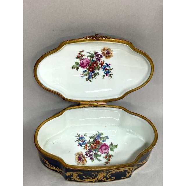 1880 French Sevres Blue Porcelain Gold Gilt Romantic Box For Sale - Image 9 of 15