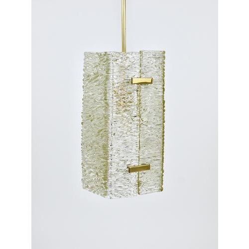 Kalmar Rectangular Textured Glass & Brass Pendant Lamp attributed to J. T. Kalmar for Kalmar, 1950s For Sale - Image 4 of 18