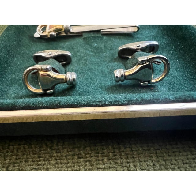 1970s Vintage Gucci Gold Plate Cufflinks & Tie Clip “Circa 1970s” Original Gucci Green For Sale - Image 5 of 16