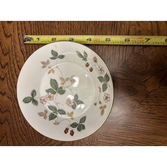 White 1980s Wedgwood Bone China Wild Strawberry Pattern - 31pcs For Sale - Image 8 of 14