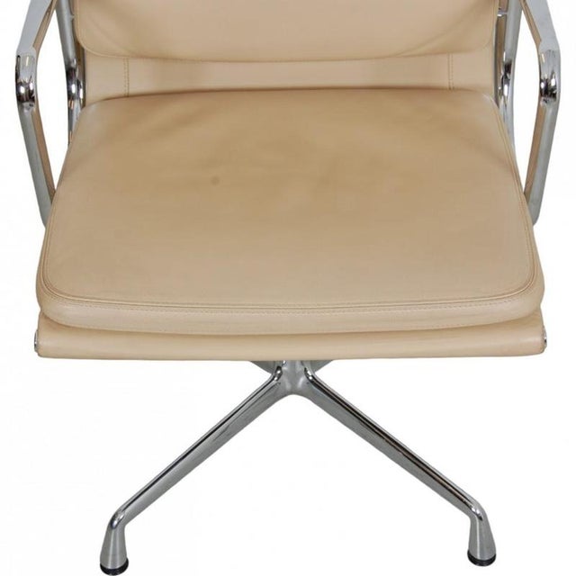 Animal Skin Ea-208 Softpad Chair in Beige Leather by Charles Eames, 2000s For Sale - Image 7 of 18