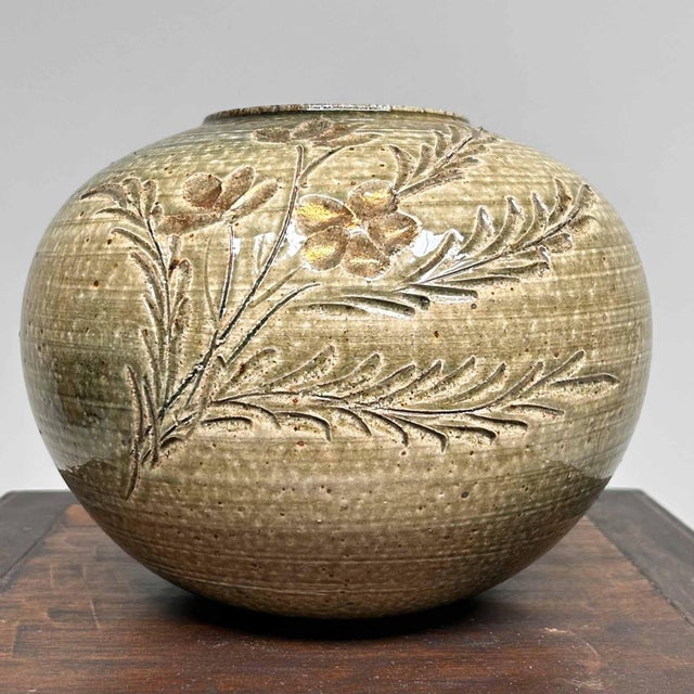 Mid-Century Shigaraki Ikebana Flower Vase, 1970s For Sale - Image 14 of 14