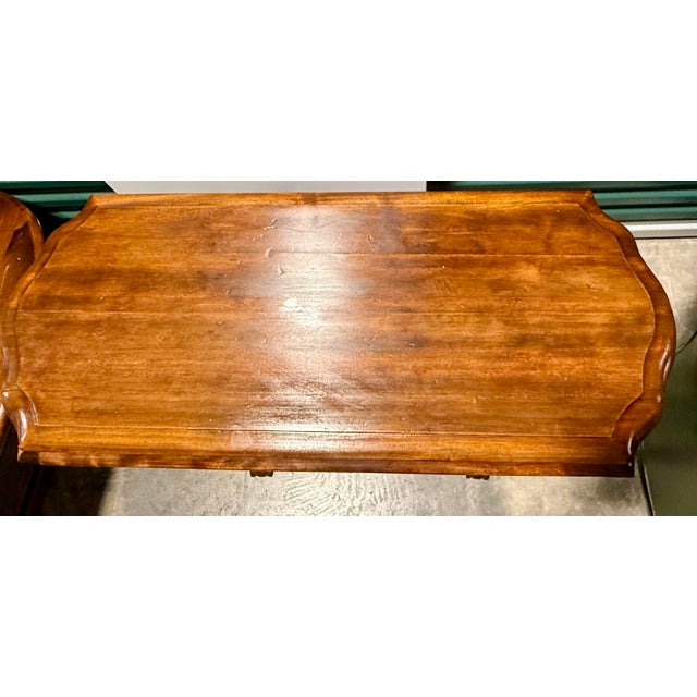 Early 19th Century Victorian Style Walnut Parlor Table For Sale - Image 4 of 7