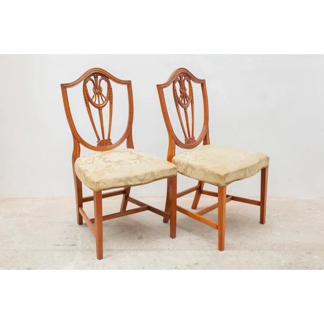Shield Back Wheatsheaf Design Dining Chairs in the Style of Hepplewhite, Set of 6 For Sale - Image 3 of 10