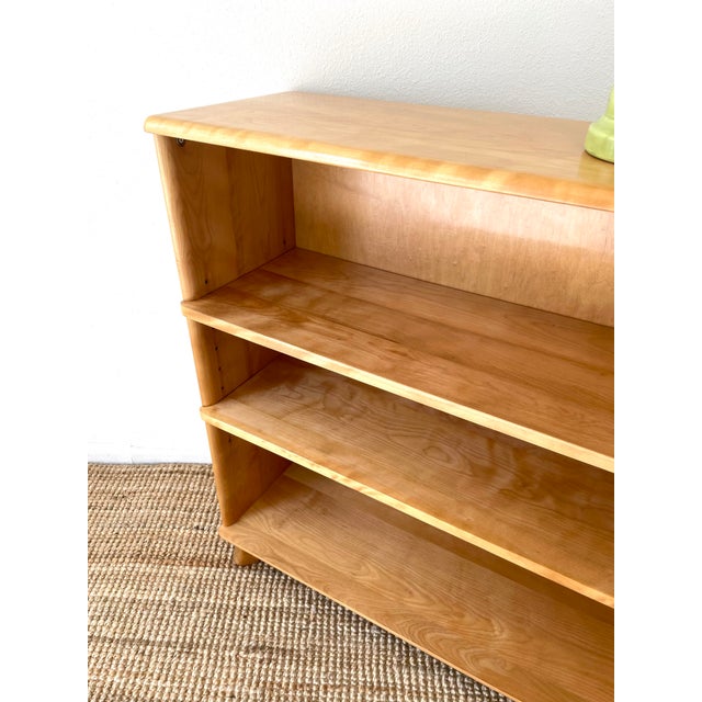 Wood Vintage Mid-Century Modern Heywood Wakefield 3 Shelf Bookcase / Bookshelf in Wheat For Sale - Image 7 of 11