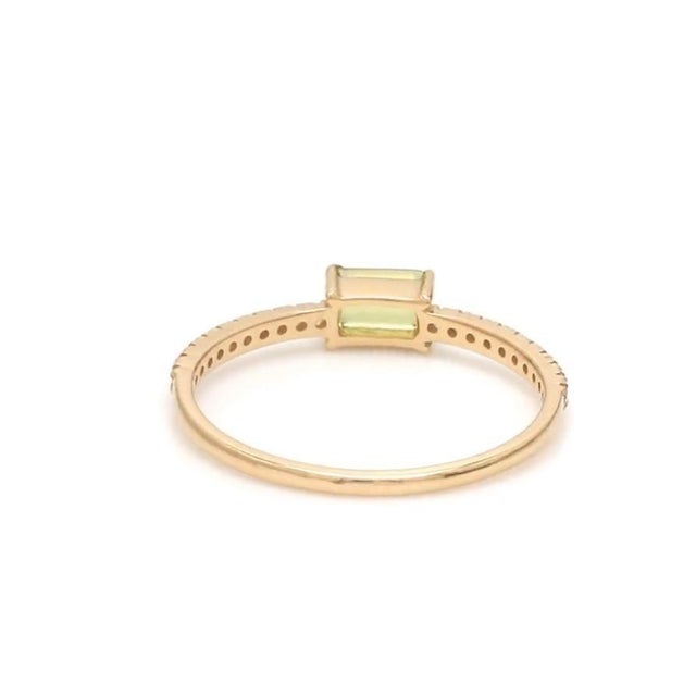 Contemporary Natural 0.35 cts Peridot & 0.14 cts diamond ring in 14k gold For Sale - Image 3 of 18