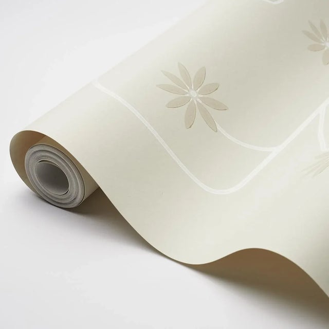 Schumacher Sample - Schumacher x Neisha Crosland Hollywood Grape Wallpaper in Gesso For Sale - Image 4 of 5