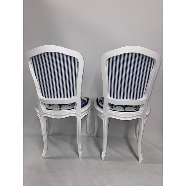 French Provincial Pair of Upholstered Vintage Chairs With Blue and White Chinoiserie For Sale - Image 3 of 5