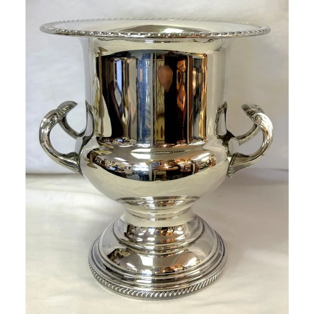 Classic vintage silverplate champagne bucket from the latter 20th century. It's made of metal with a shiny silverplate...