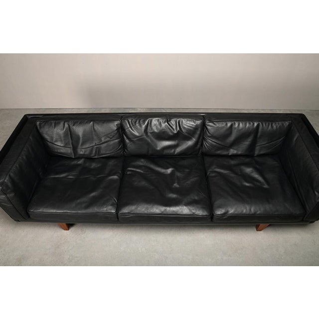 Black Model V11 3-Seater Sofa in Black Leather by Illum Wikkelsø, Denmark, 1960s For Sale - Image 8 of 18