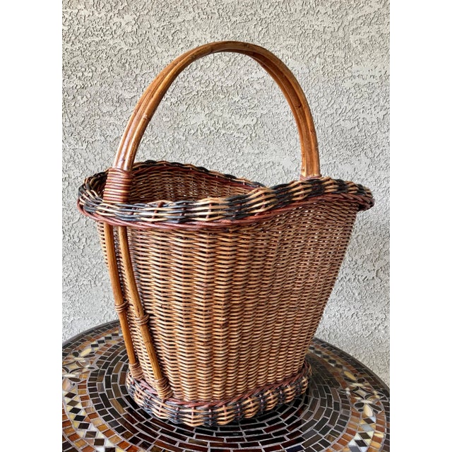 Late 20th-Century Stylish Rattan & Willow Pedestal Base Basket For Sale - Image 4 of 12
