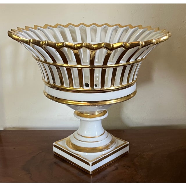 Early 19th Century Antique 19th Century Old Paris Porcelain Gilt Reticulated Pedestal Basket or Corbeille For Sale - Image 5 of 12