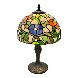 Vintage Mid 20th Century Tiffany Style Stained Glass Table Lamp For Sale