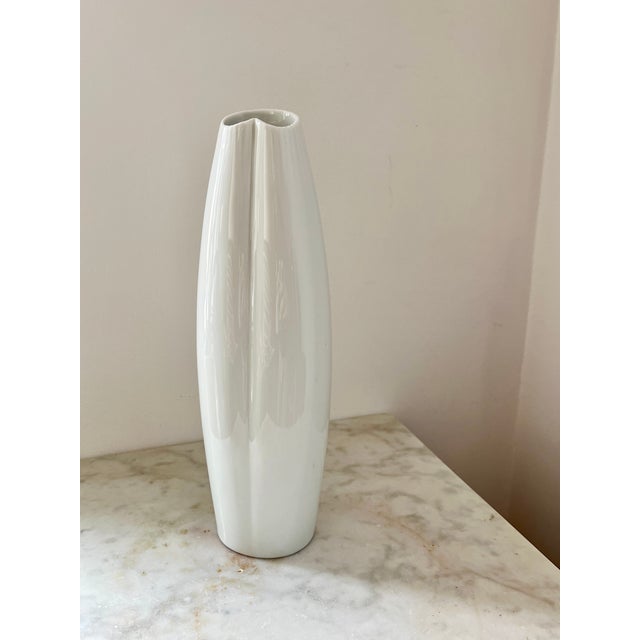 Vintage White Ceramic Model 2737 Vase by Tapio Wirkkala for Rosenthal Studio Line, 1950s For Sale - Image 11 of 11